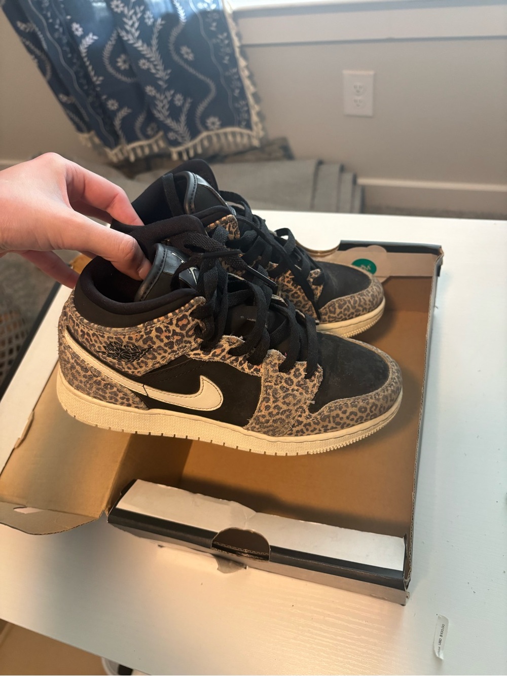 Jordan l Mid SE Leopard (GS) - Picture 9 of 9